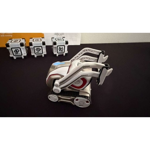 Anki Cozmo Robot Educational Toy 3 Cubes 1 Charger w/ Face Recognition Charger - Picture 15 of 15